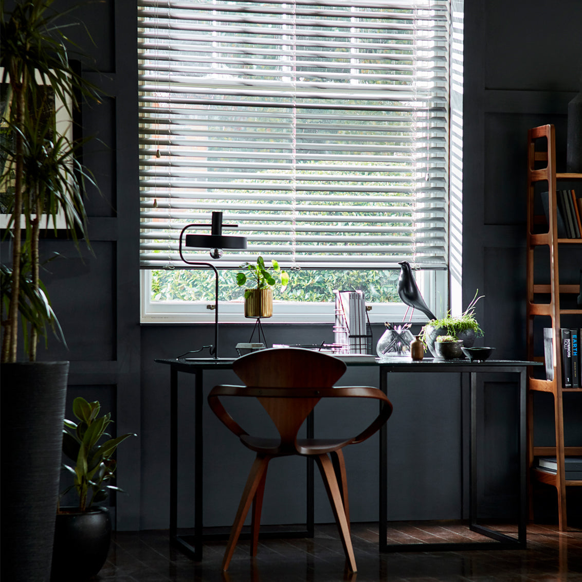 Atelier Pearl Graphite Venetian Blind