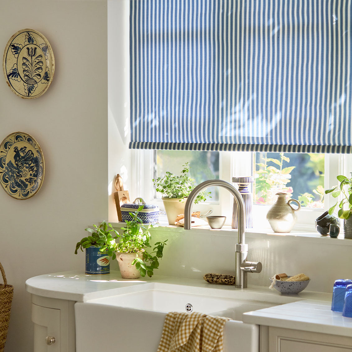 Patterned No Drill Roller Blinds