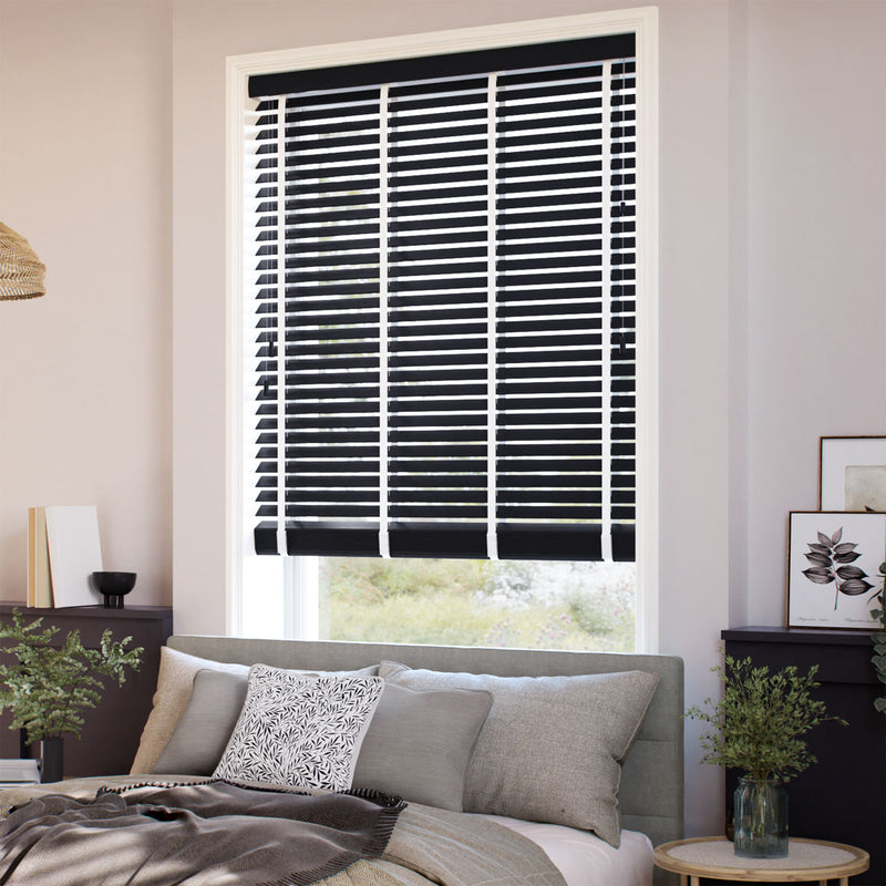 ColorizedZoom Metropolitan Midnight & Snow Wooden Blind - 50mm Slat 3110
