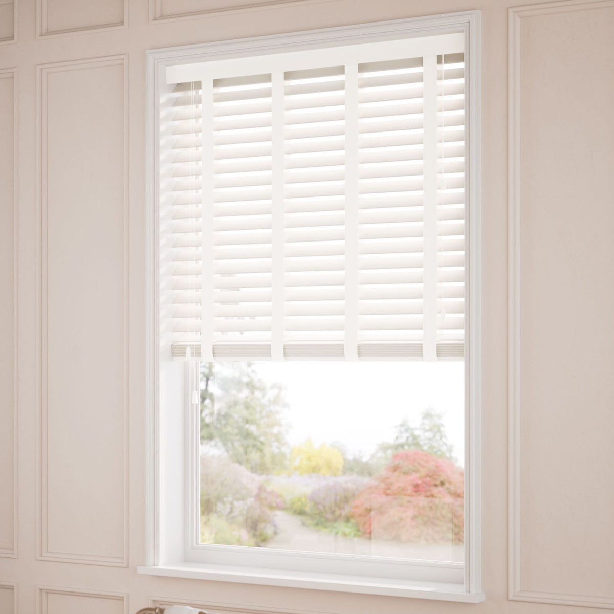 ColorizedZoom Parchment & Chalk  Faux Wood Blind 3286